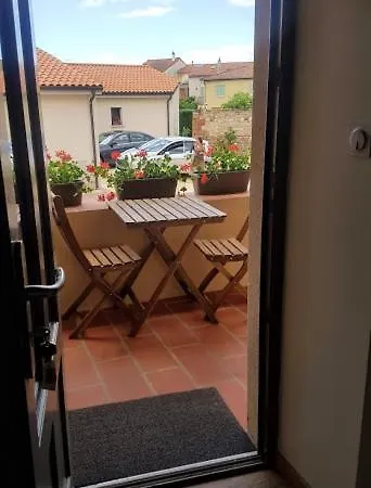 Holiday home Chez Francine La Cheneviere Saint-Remy-de-Chargnat